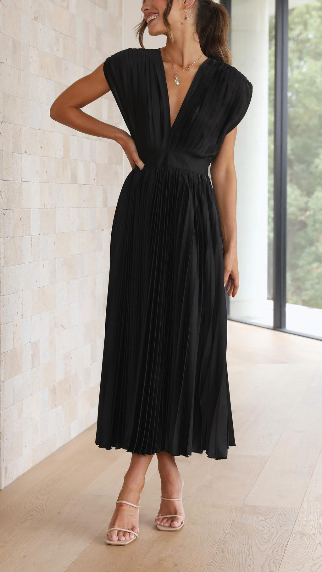 Women's Pleated V-Neck Midi Dress
