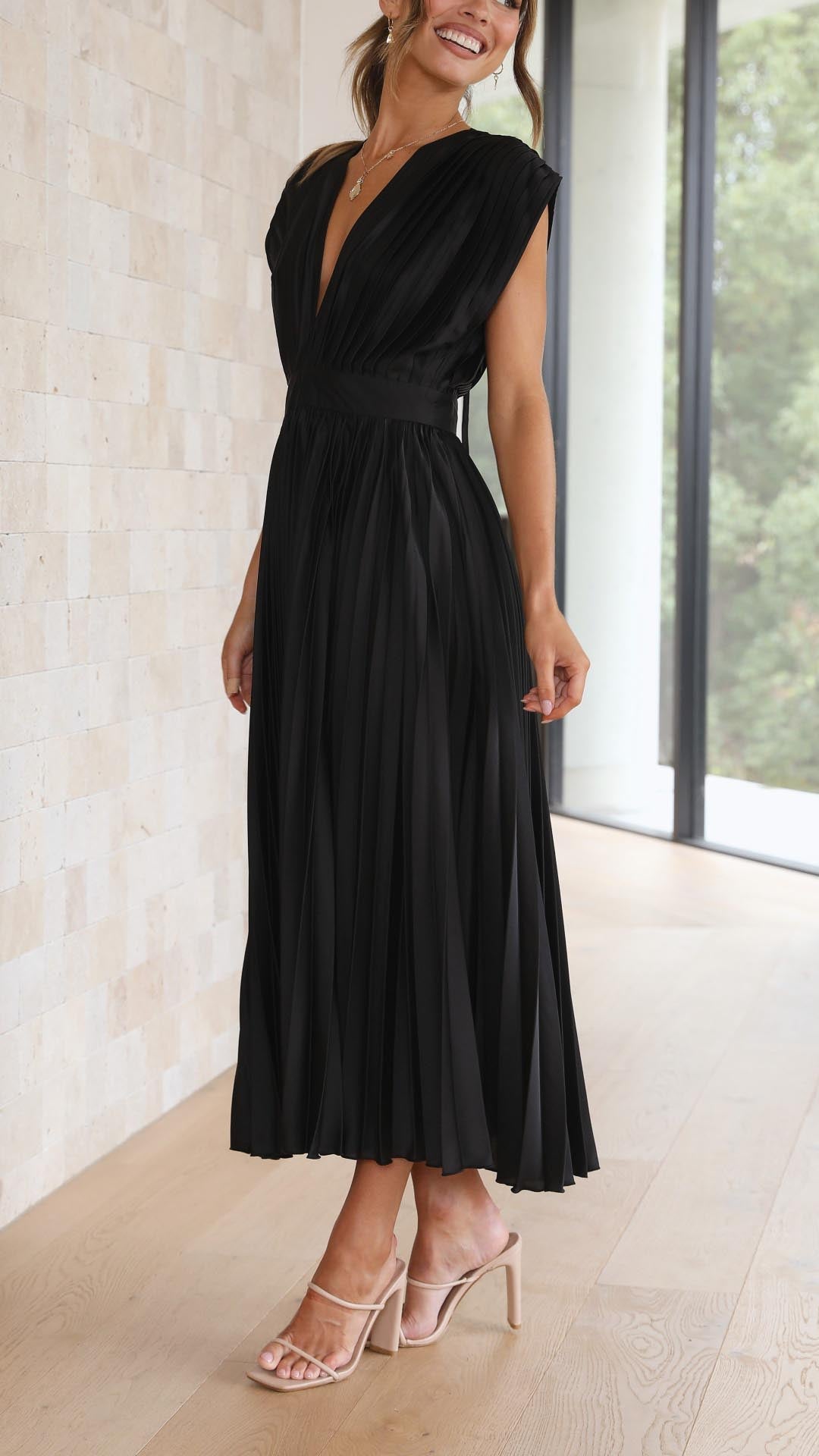 Women's Pleated V-Neck Midi Dress