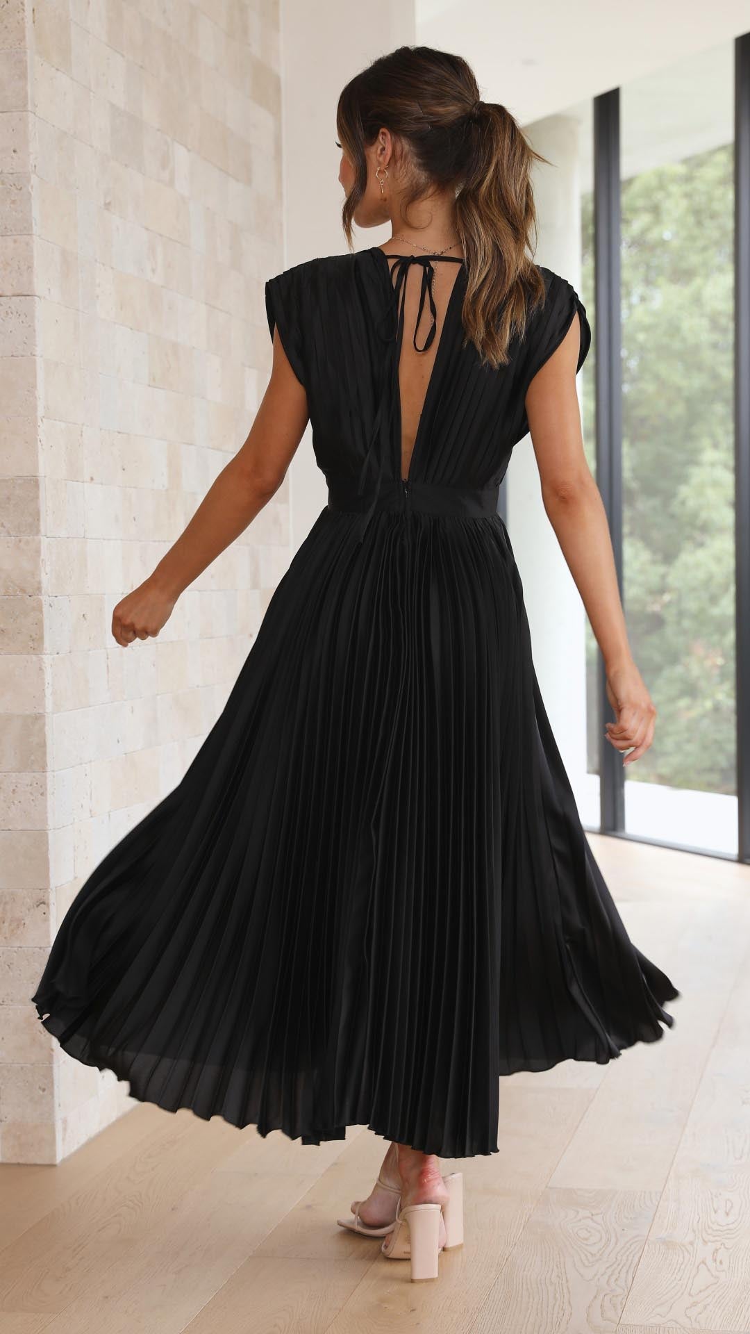 Women's Pleated V-Neck Midi Dress